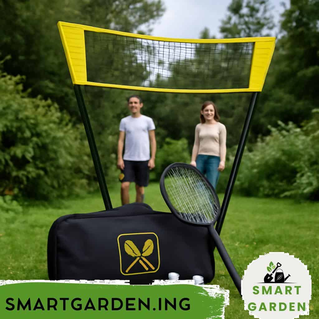 Badmintonset mit Schlägern, Federball und Netz.